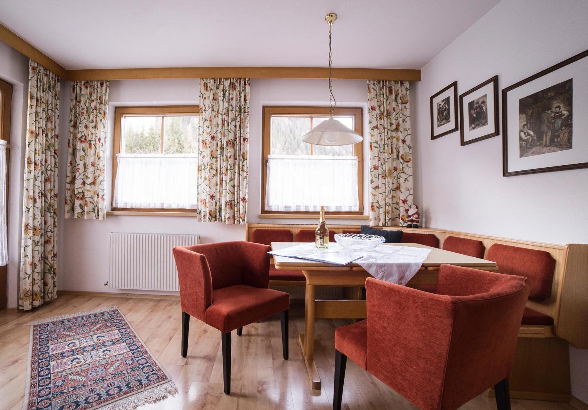 Alberts Bellevue Appartements Nauders Habitación foto
